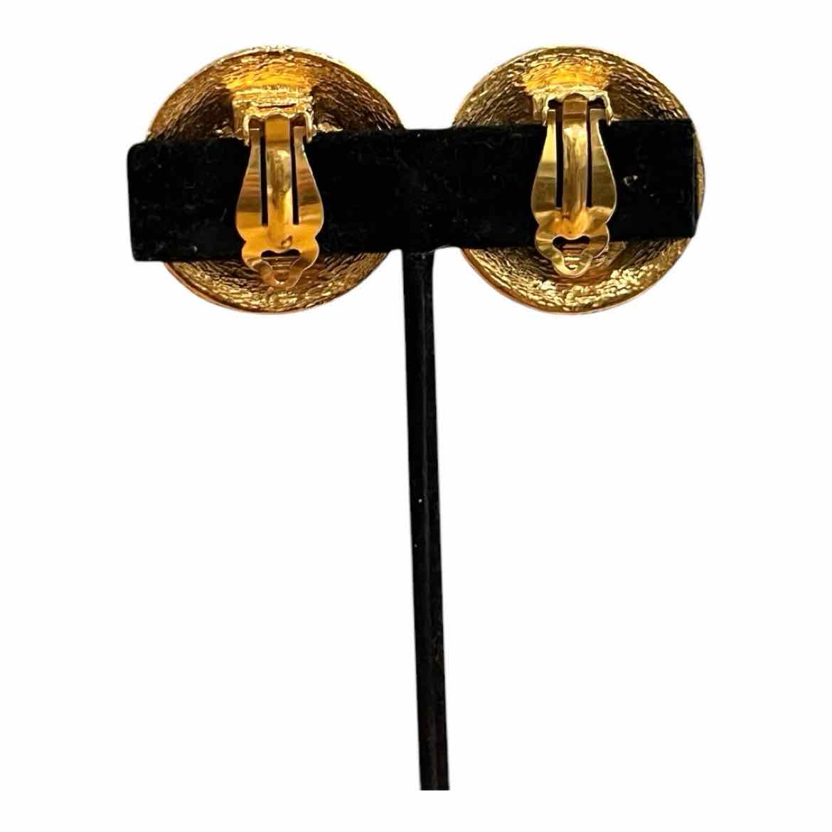 Chanel Size Medium GOLD/PEARL Earrings