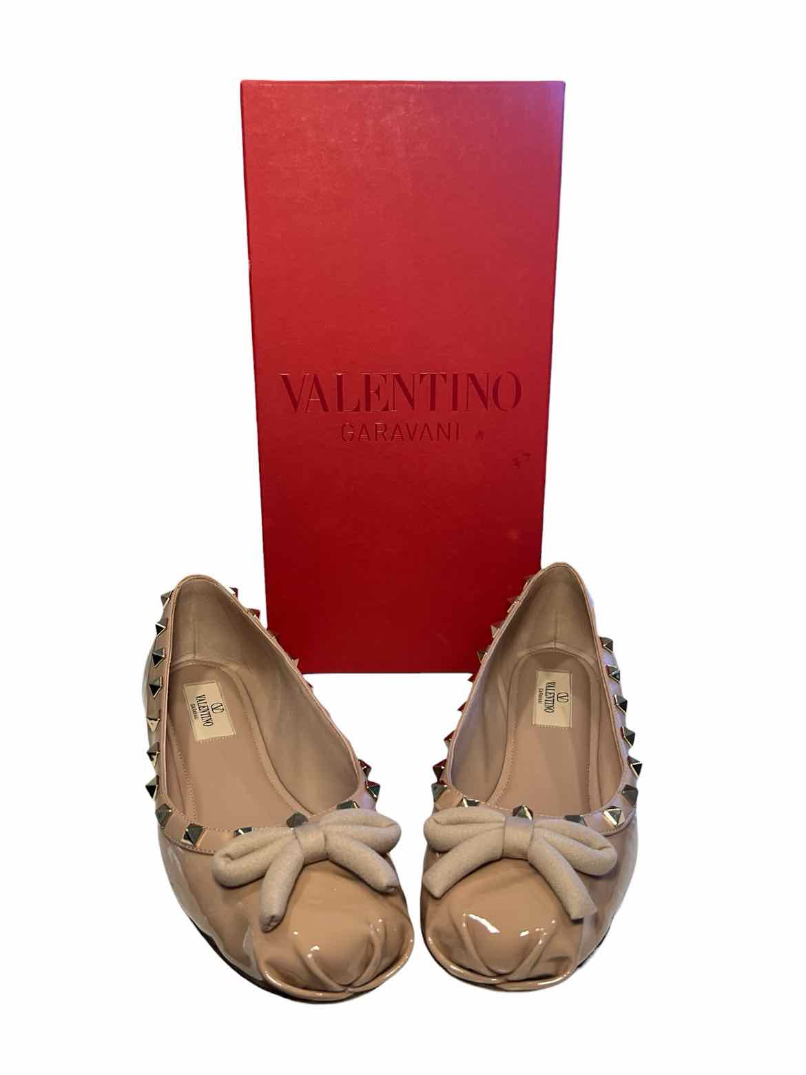Valentino Size 39 BEIGE Shoes – Encore Consignment Boutique