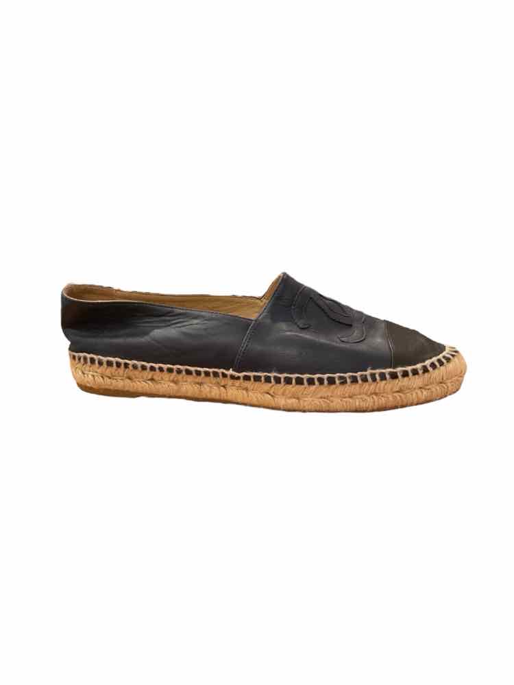 Chanel Size 40 Navy Shoes