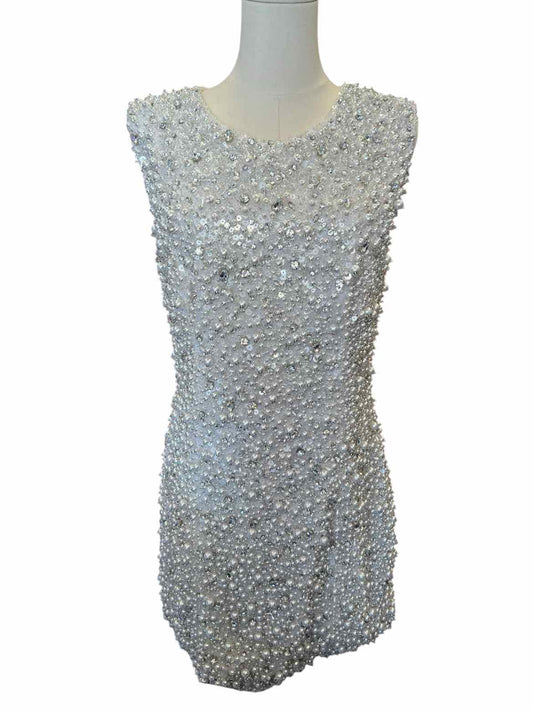 CARMEN MARC VALVO Size 6 White Cocktail