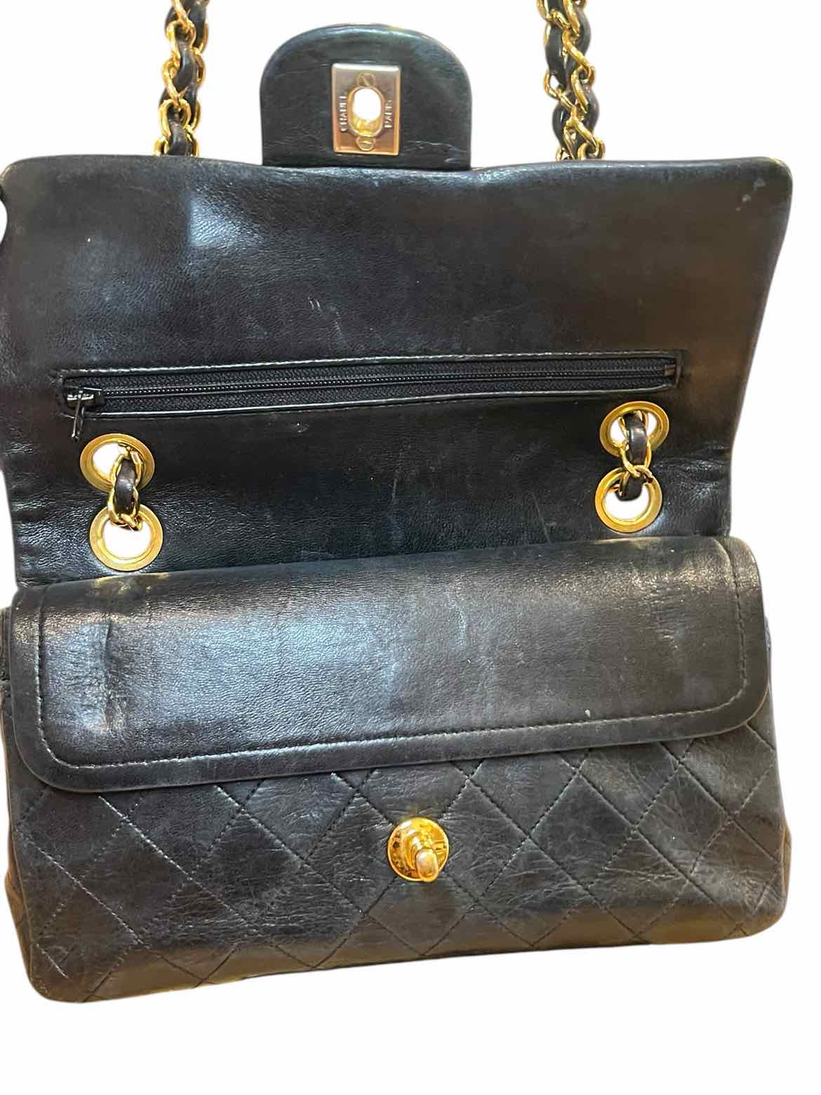 Chanel Size Small black/gold Purse