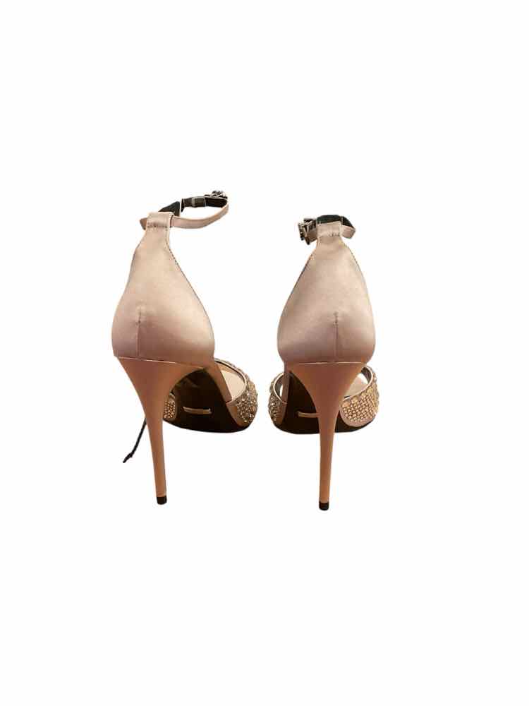 GUCCI Size 37 champagne Shoes