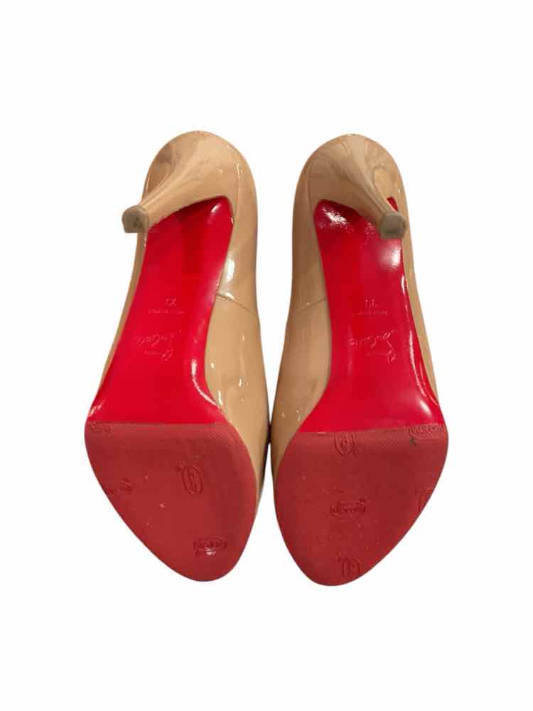 Christian Louboutin Size 39 NUDE Shoes