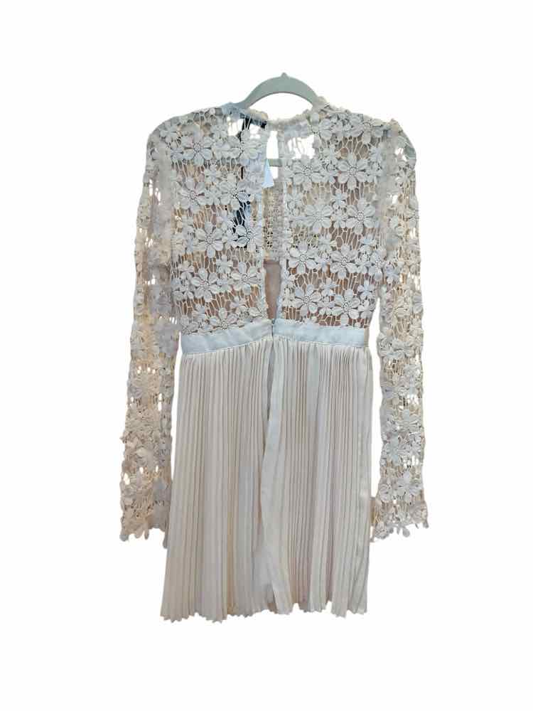 Romeo+Juliet Couture Size M Cream Dress