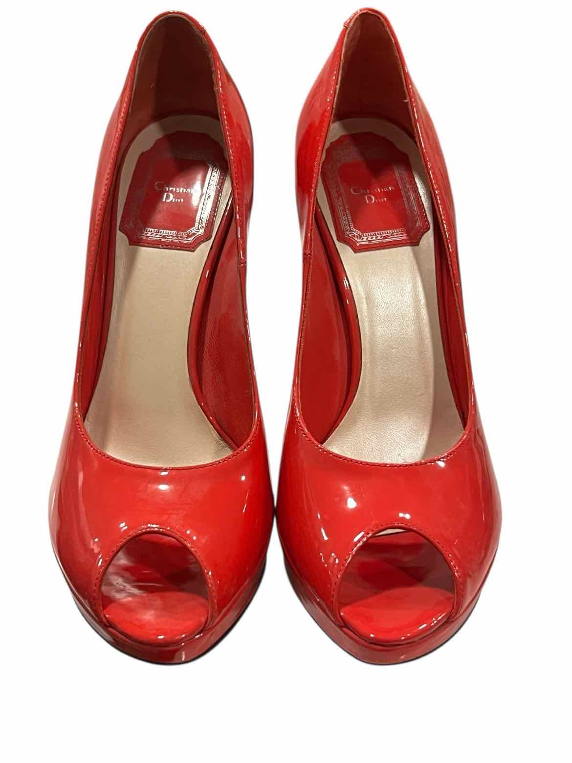 Rain vintage Dior 赤 ハイヒール ポインテッドトゥ CHRISTIAN DIOR Size 36.5 Red Shoes – Encore Consignment Boutique
