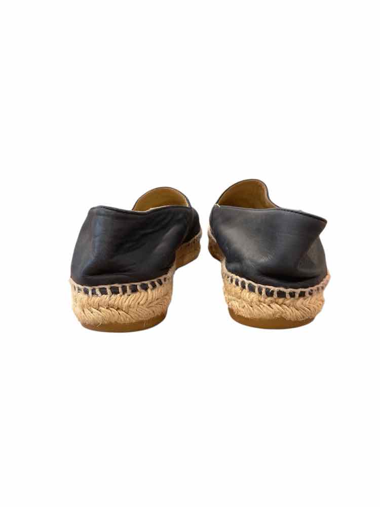 Chanel Size 40 Navy Shoes