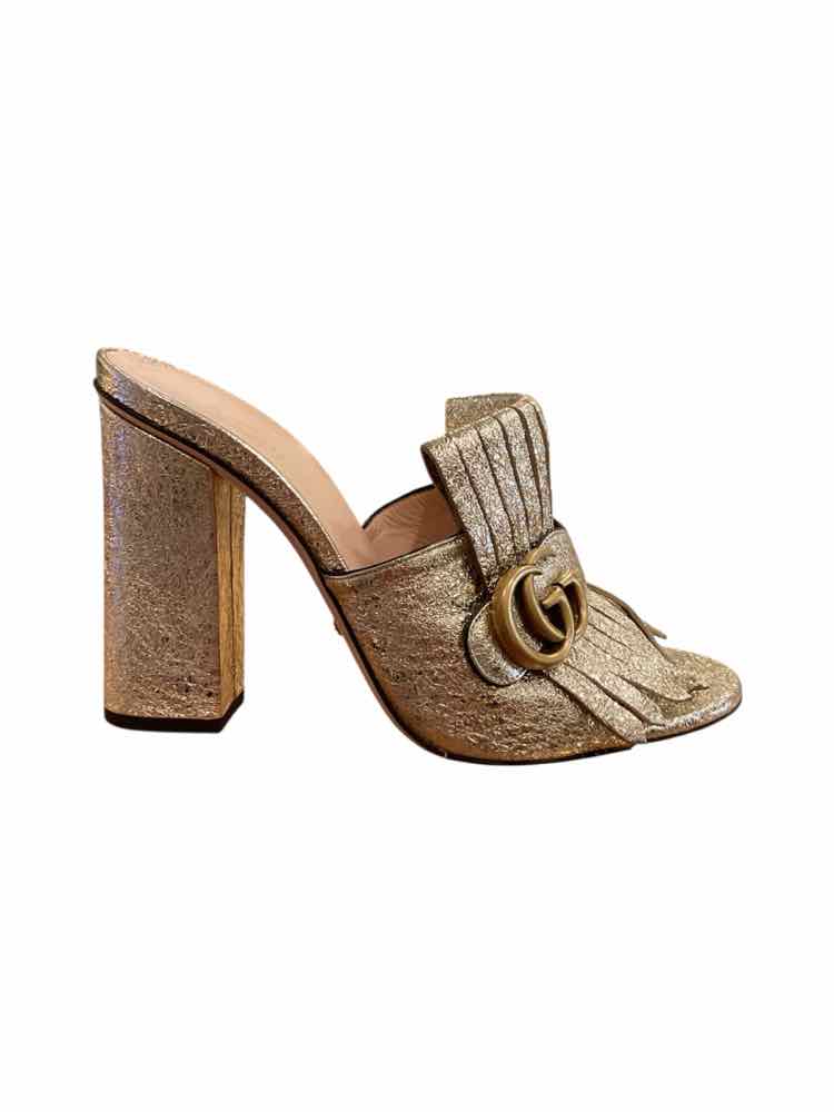 GUCCI Size 40 gold Shoes