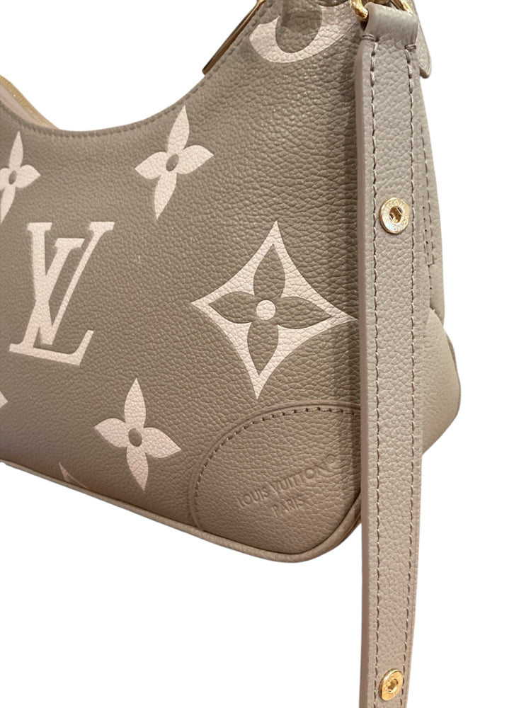LOUIS VUITTON Size PM dove/cream Purse