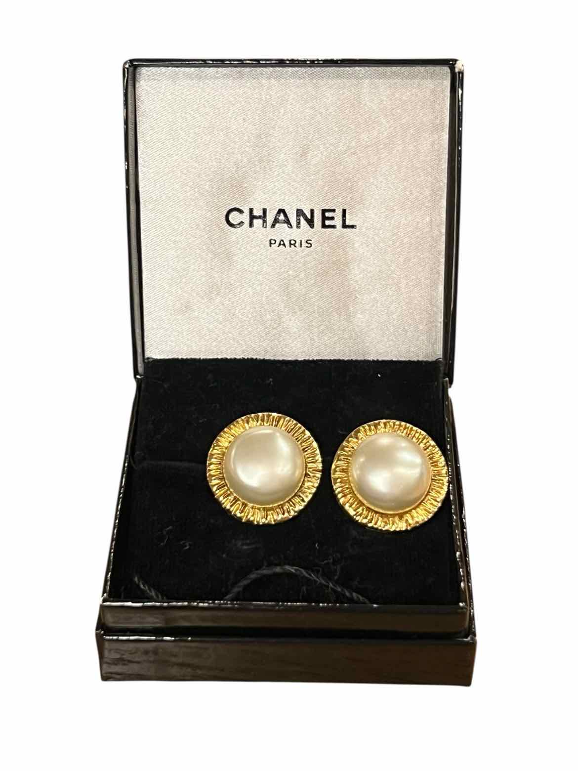 Chanel Size Medium GOLD/PEARL Earrings