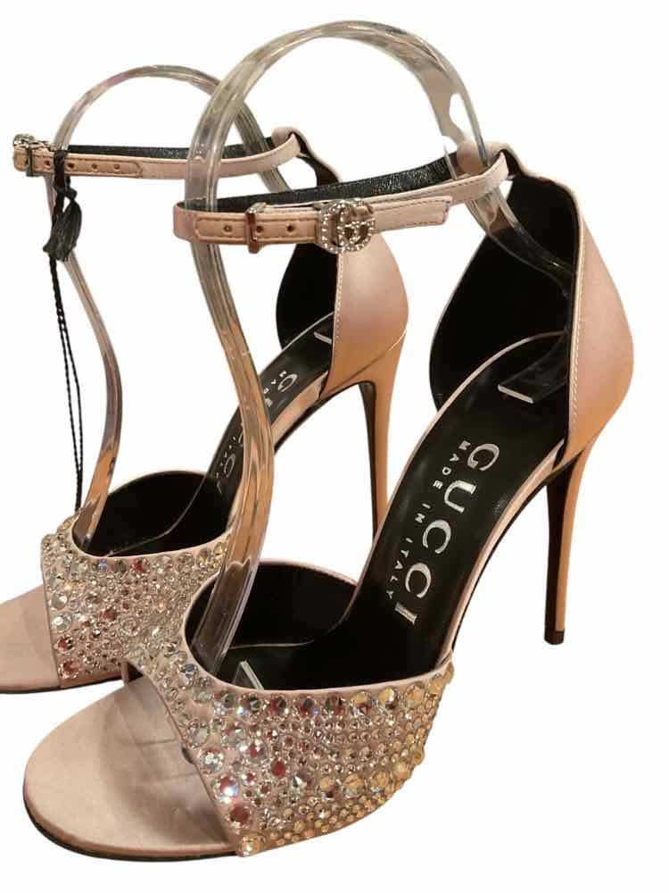 GUCCI Size 37 champagne Shoes
