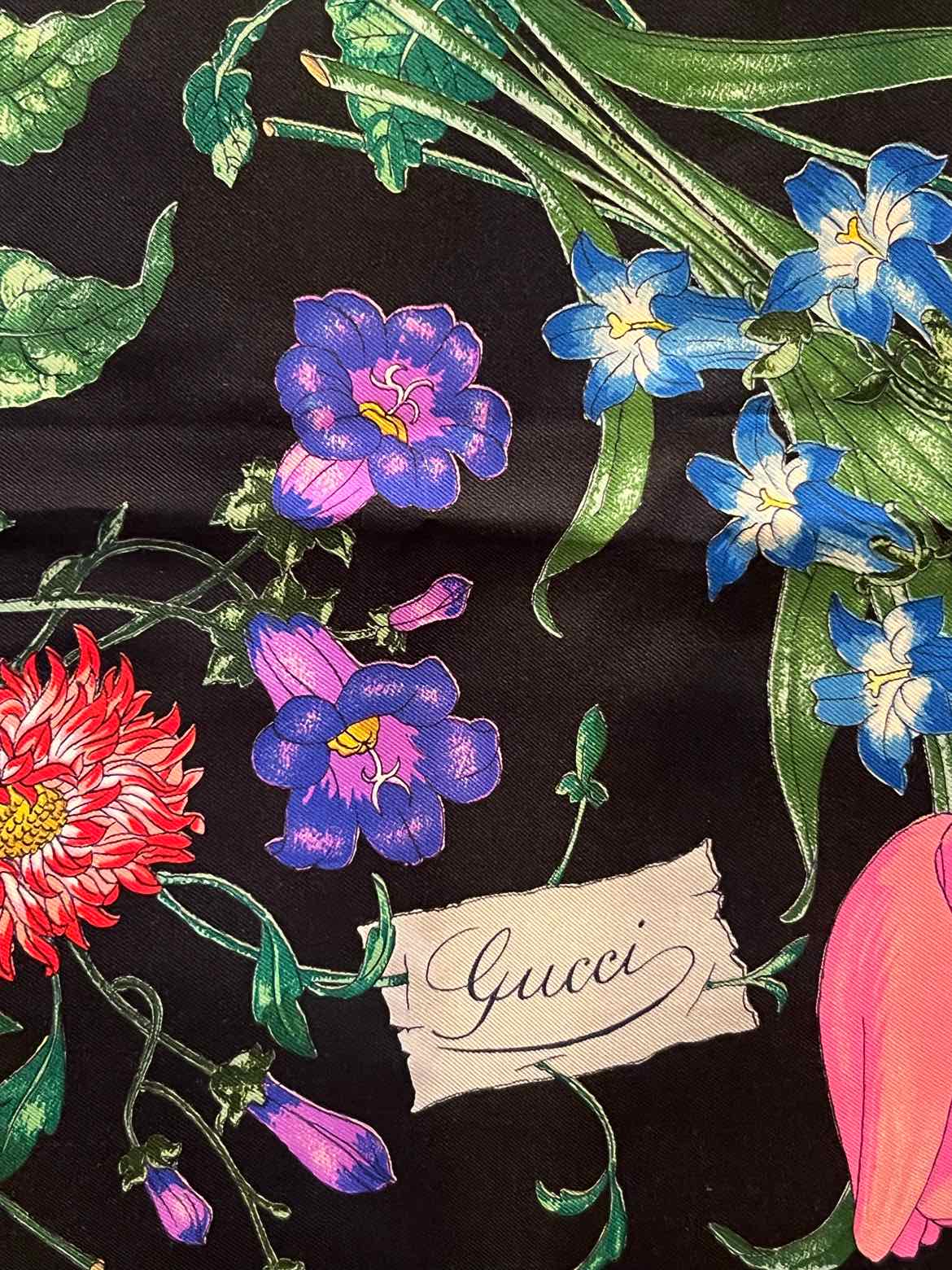 GUCCI Size 90 black floral Scarf