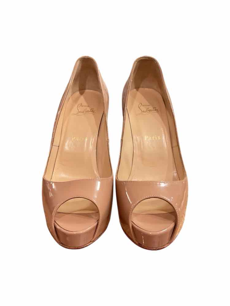 Christian Louboutin Size 39 NUDE Shoes