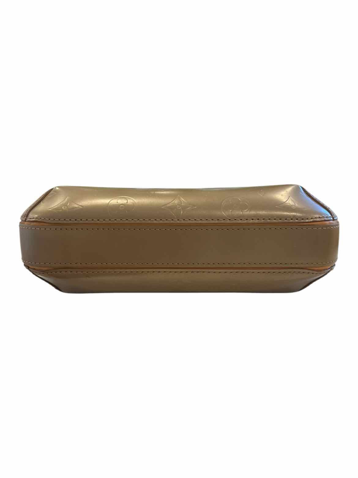LOUIS VUITTON Size Small gold Purse