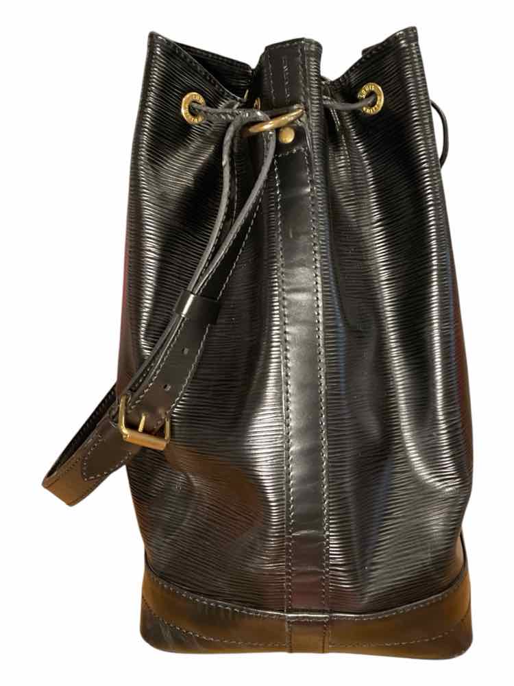 LOUIS VUITTON Size GM Black Purse