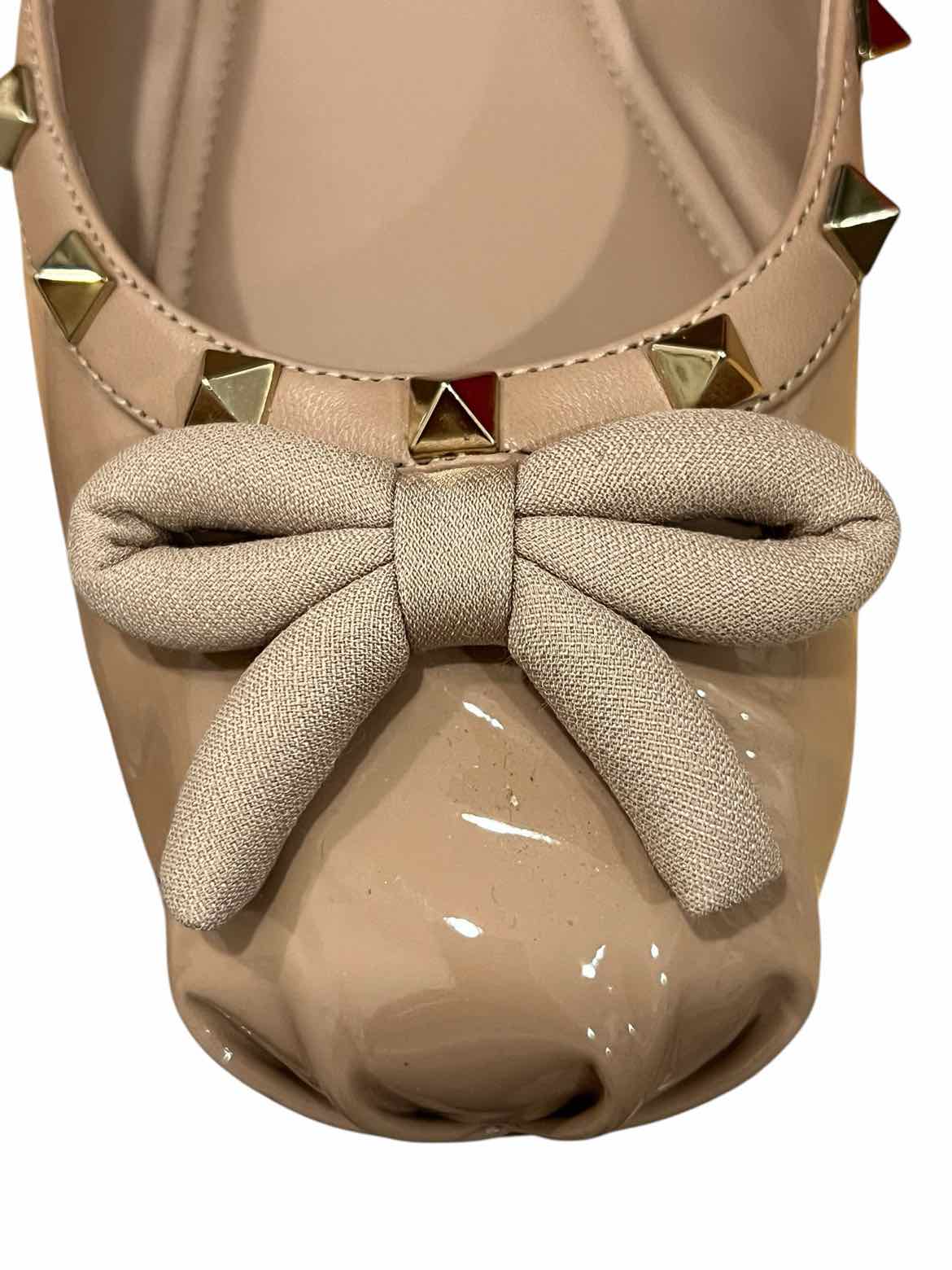 Valentino Size 39 BEIGE Shoes – Encore Consignment Boutique