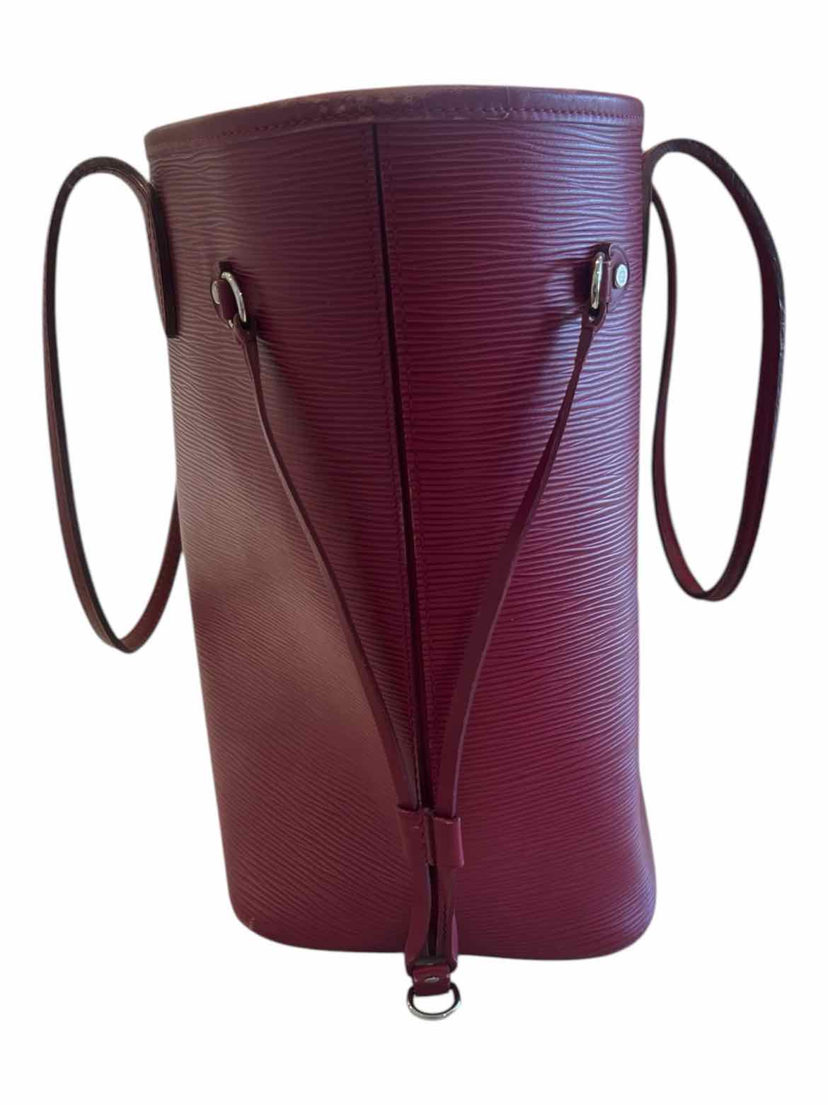 LOUIS VUITTON Size MM fuchsia/silver hardware Purse