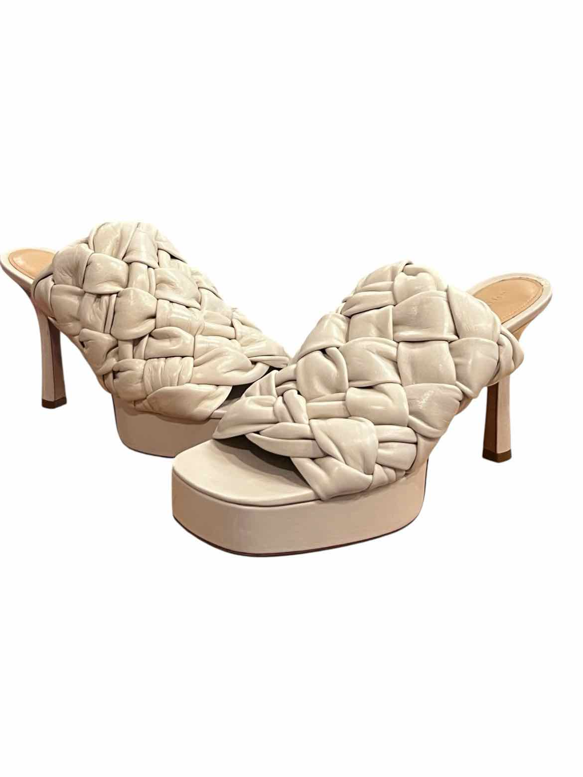 Bottega Veneta Size 36.5 Cream Shoes