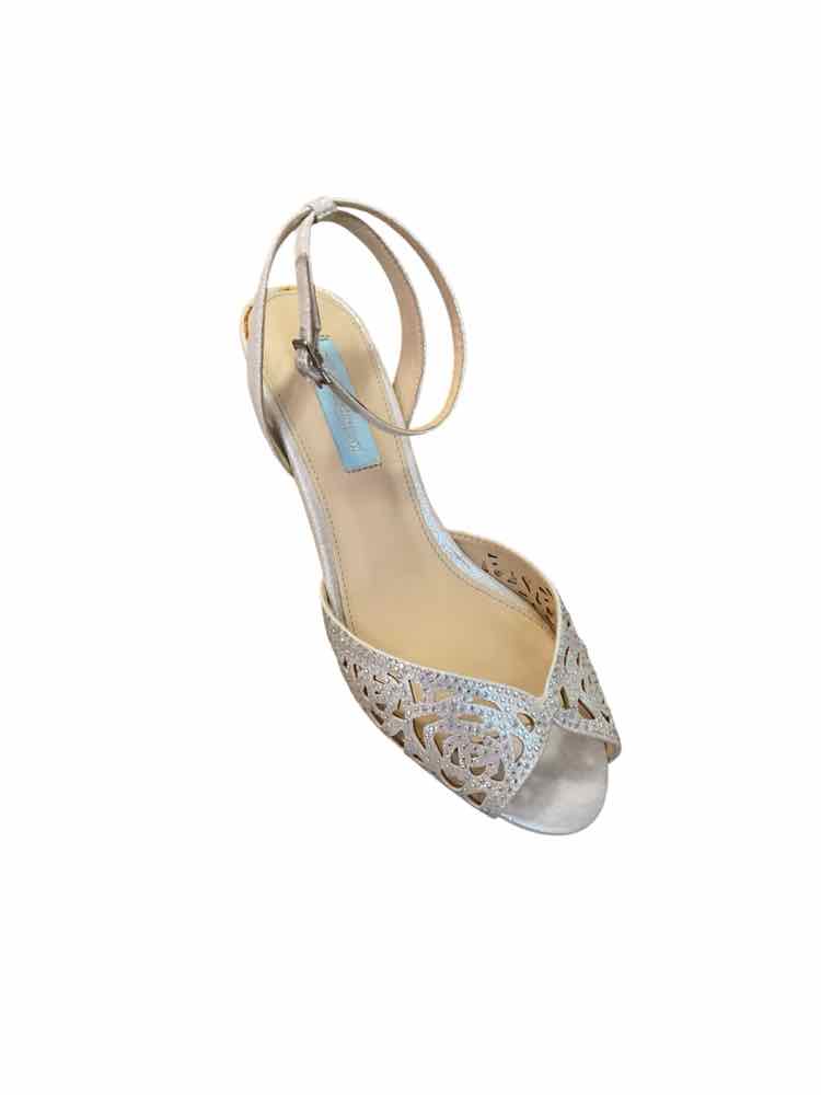 Betsey Johnson Size 7.5 White Shoes
