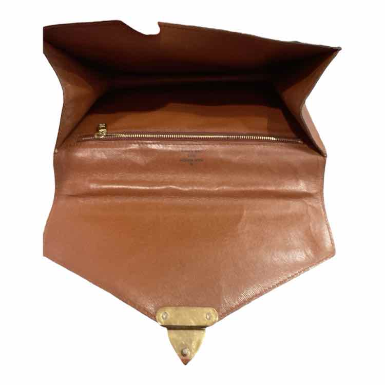 LOUIS VUITTON Size Medium MONOGRAM Purse