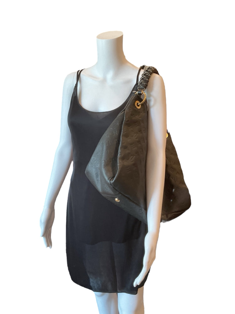 LOUIS VUITTON Size MM NOIR Purse