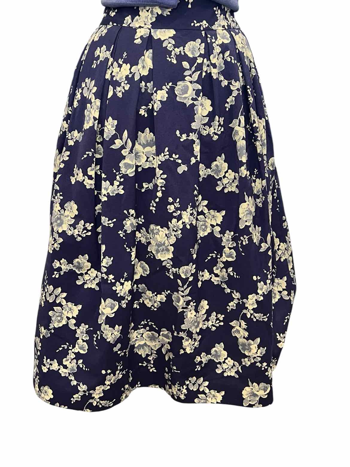 CAROLINA HERRERA Size 6 BL/WH Skirt