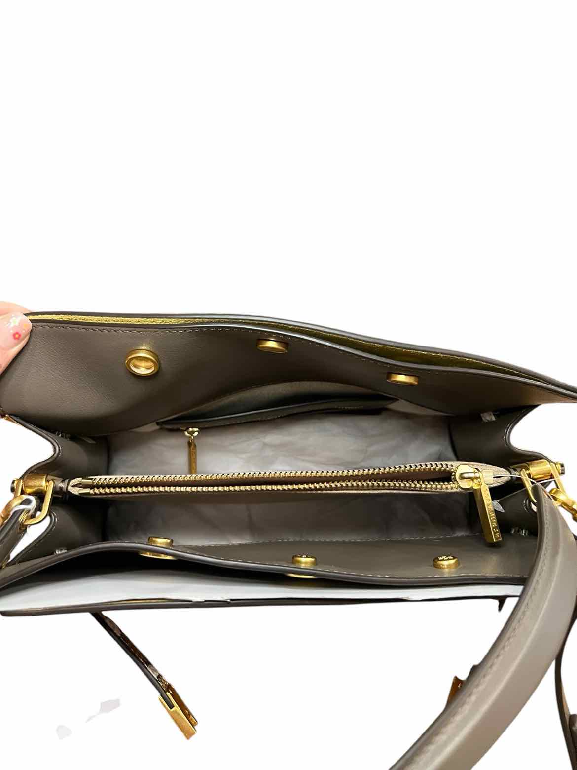Tory Burch Size Medium BRN/WH Purse