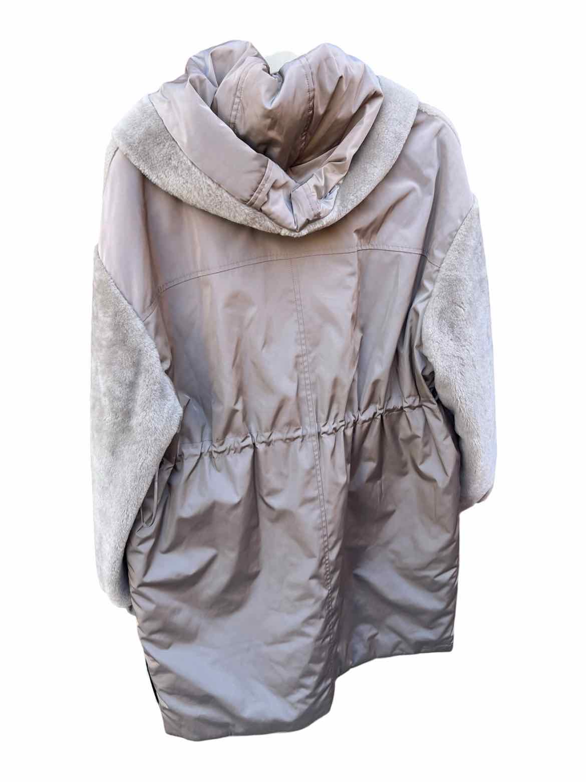 Suprema Size Large Sand Coat