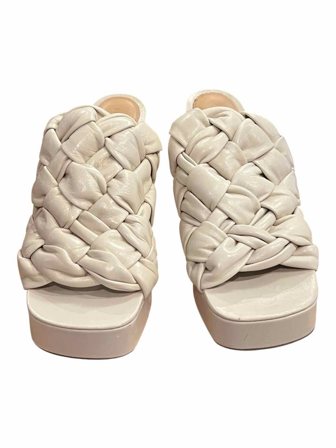 Bottega Veneta Size 36.5 Cream Shoes