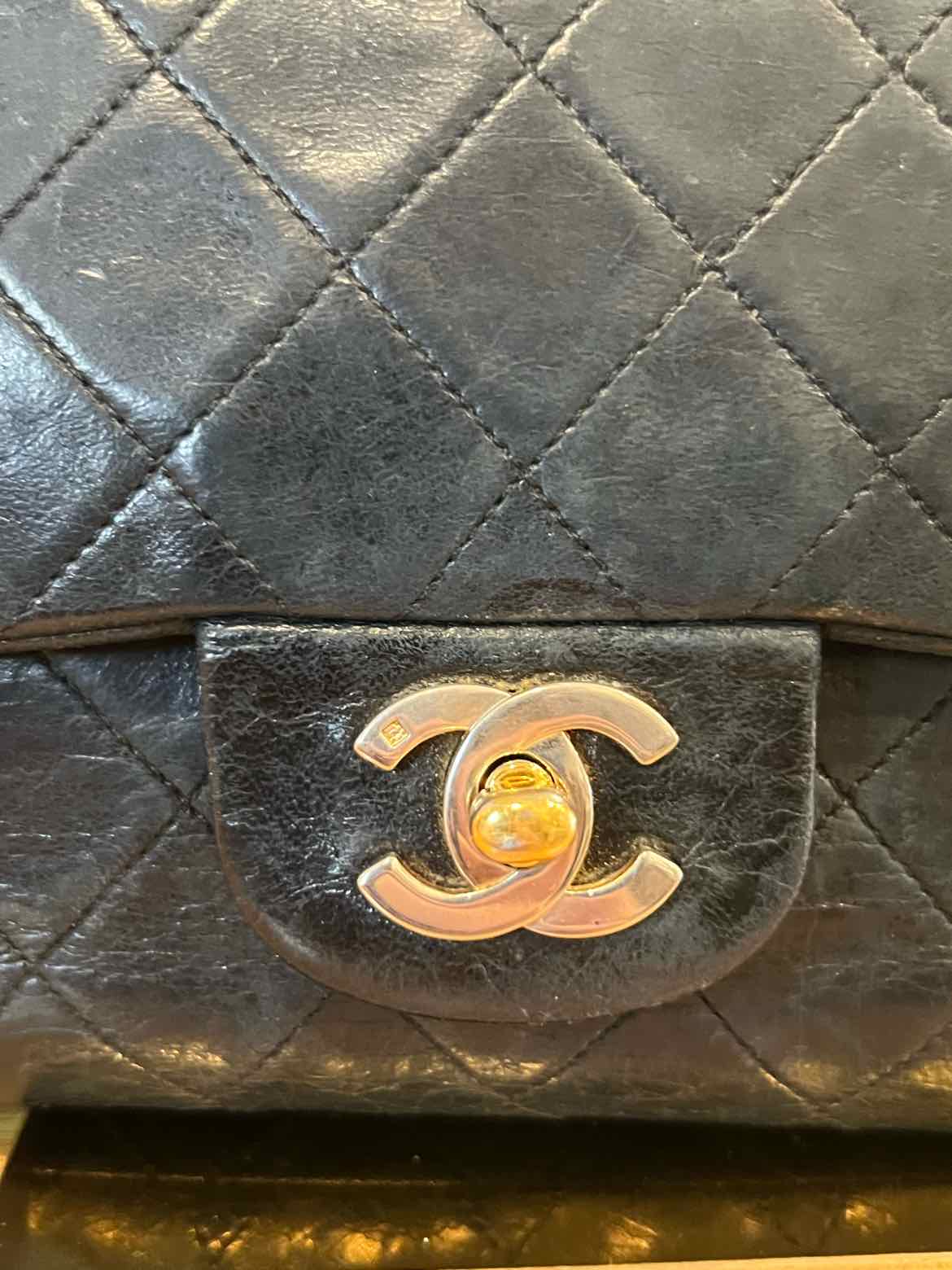 Chanel Size Small black/gold Purse