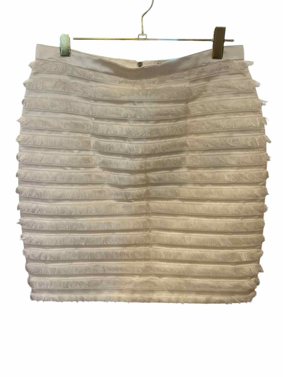 BURBERRY Size 6 Parchment Skirt