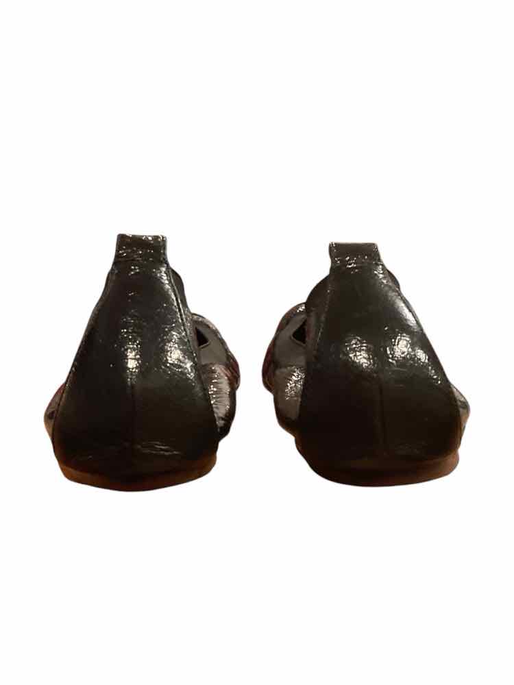 Chanel Size 39 black patent Shoes