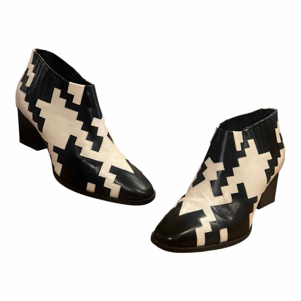 ROGER VIVIER Size 37.5 BLK/WH BOOTIES