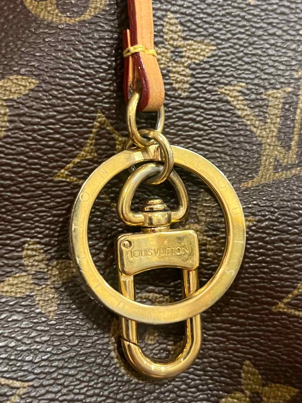 Louis Vuitton Size MM Monogram Artsy Purse