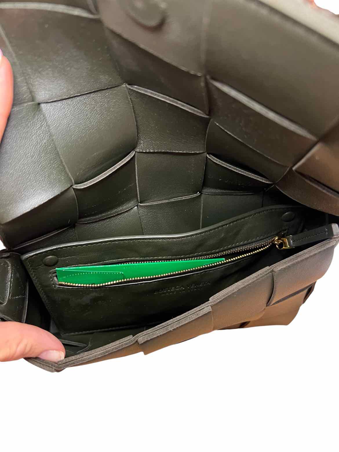 Bottega Veneta Size Small dark green Purse