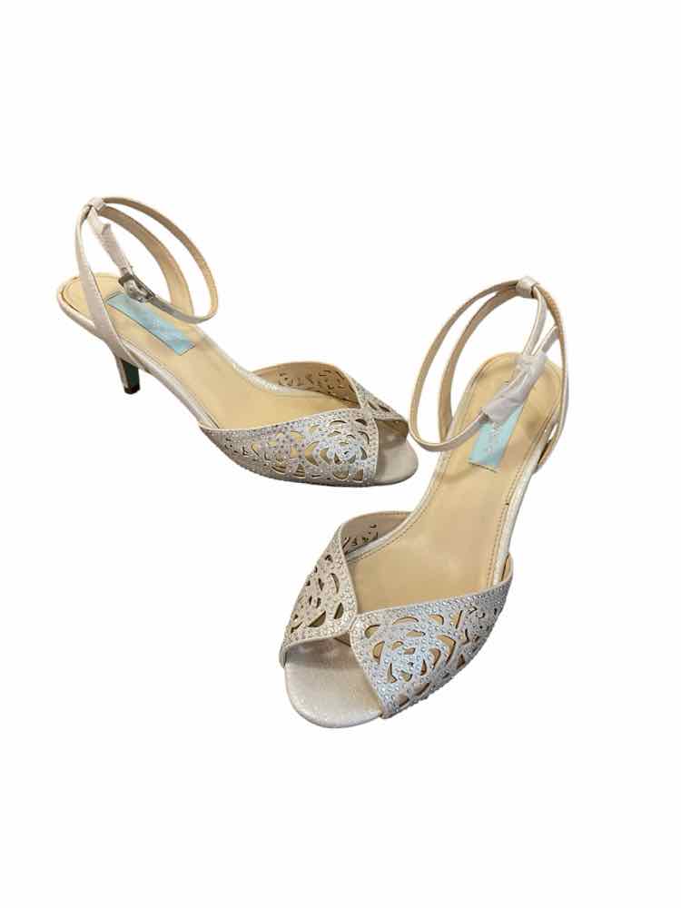 Betsey Johnson Size 7.5 White Shoes