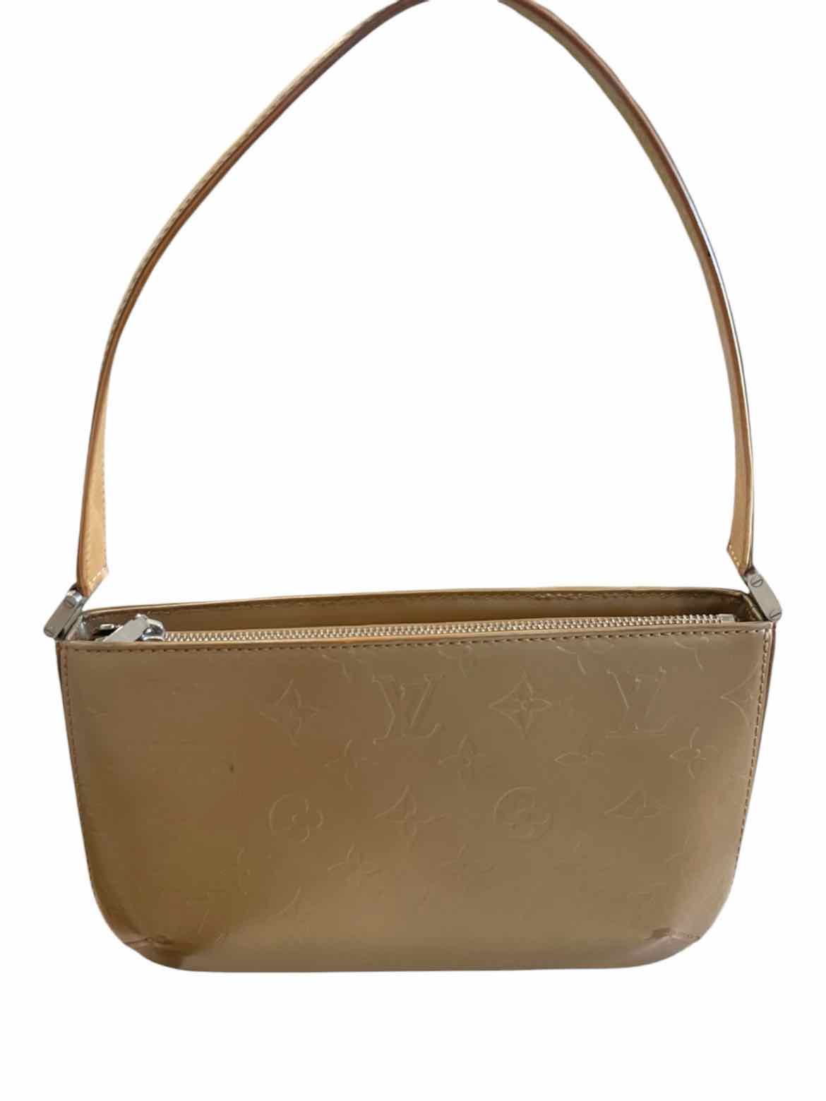 LOUIS VUITTON Size Small gold Purse