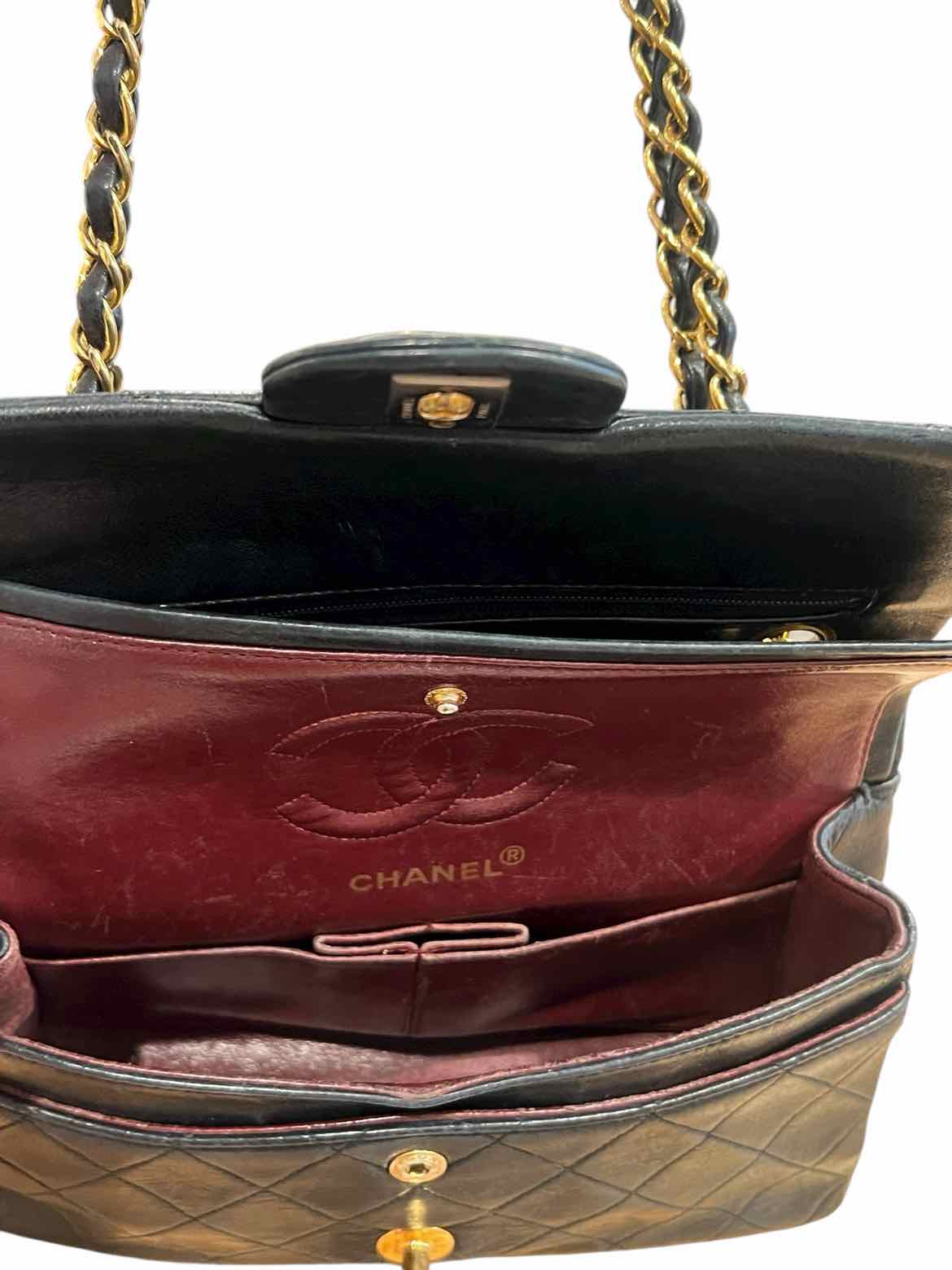 Chanel Size Small black/gold Purse