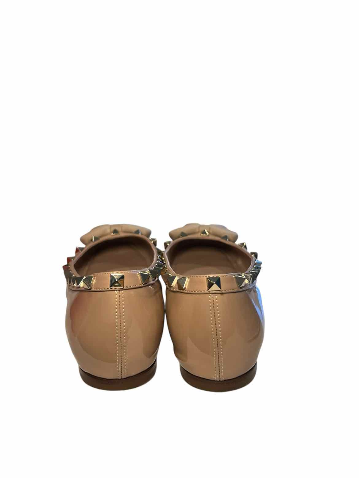 Valentino Size 39 BEIGE Shoes – Encore Consignment Boutique