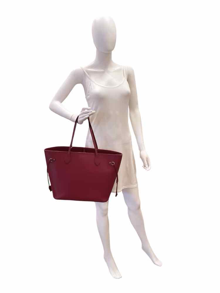 LOUIS VUITTON Size MM fuchsia/silver hardware Purse