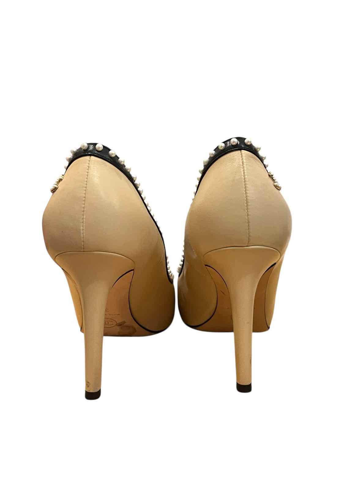 Chanel Size 38 tan/black Shoes