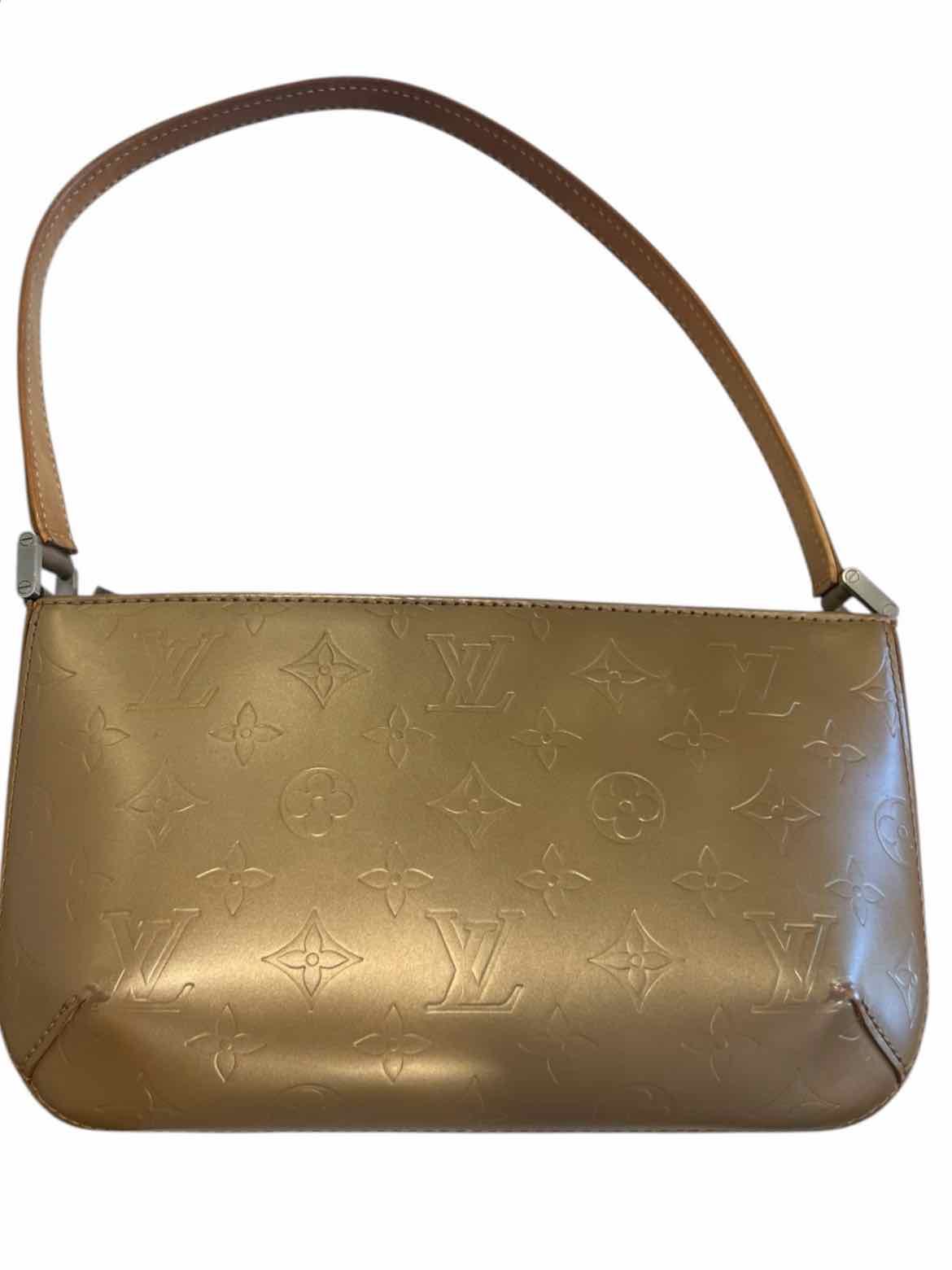 LOUIS VUITTON Size Small gold Purse