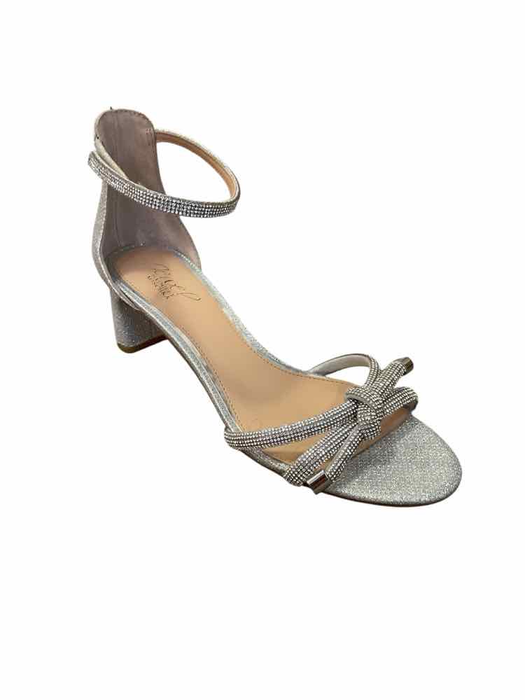 Jewel Badgley Mischka Size 8 silver Shoes