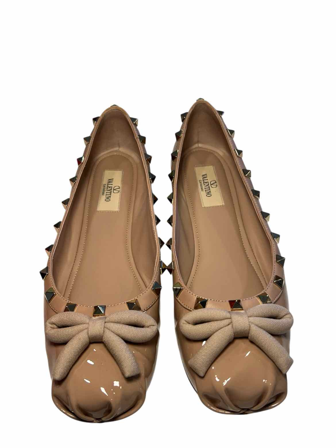 Valentino Size 39 BEIGE Shoes – Encore Consignment Boutique