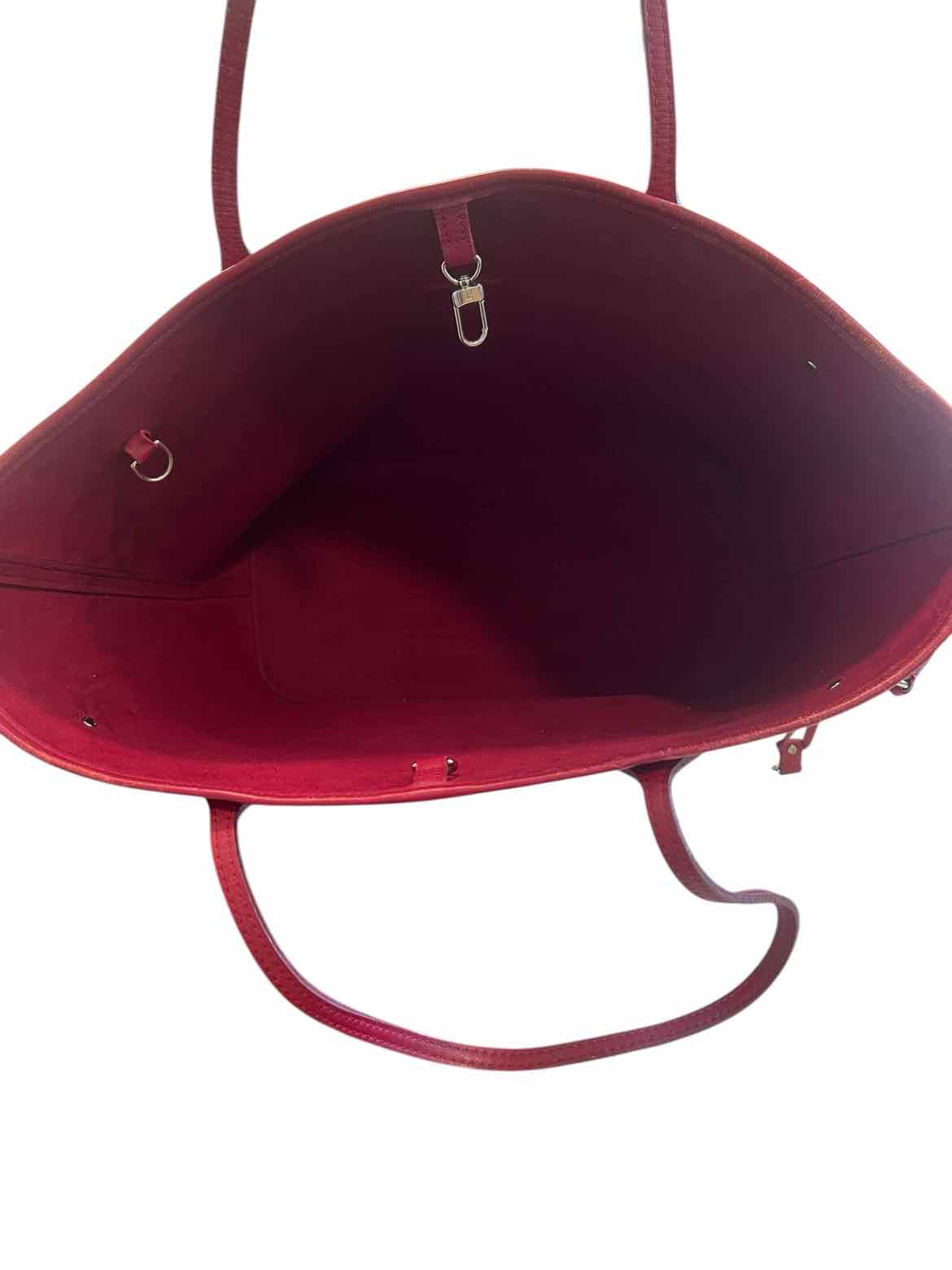 LOUIS VUITTON Size MM fuchsia/silver hardware Purse