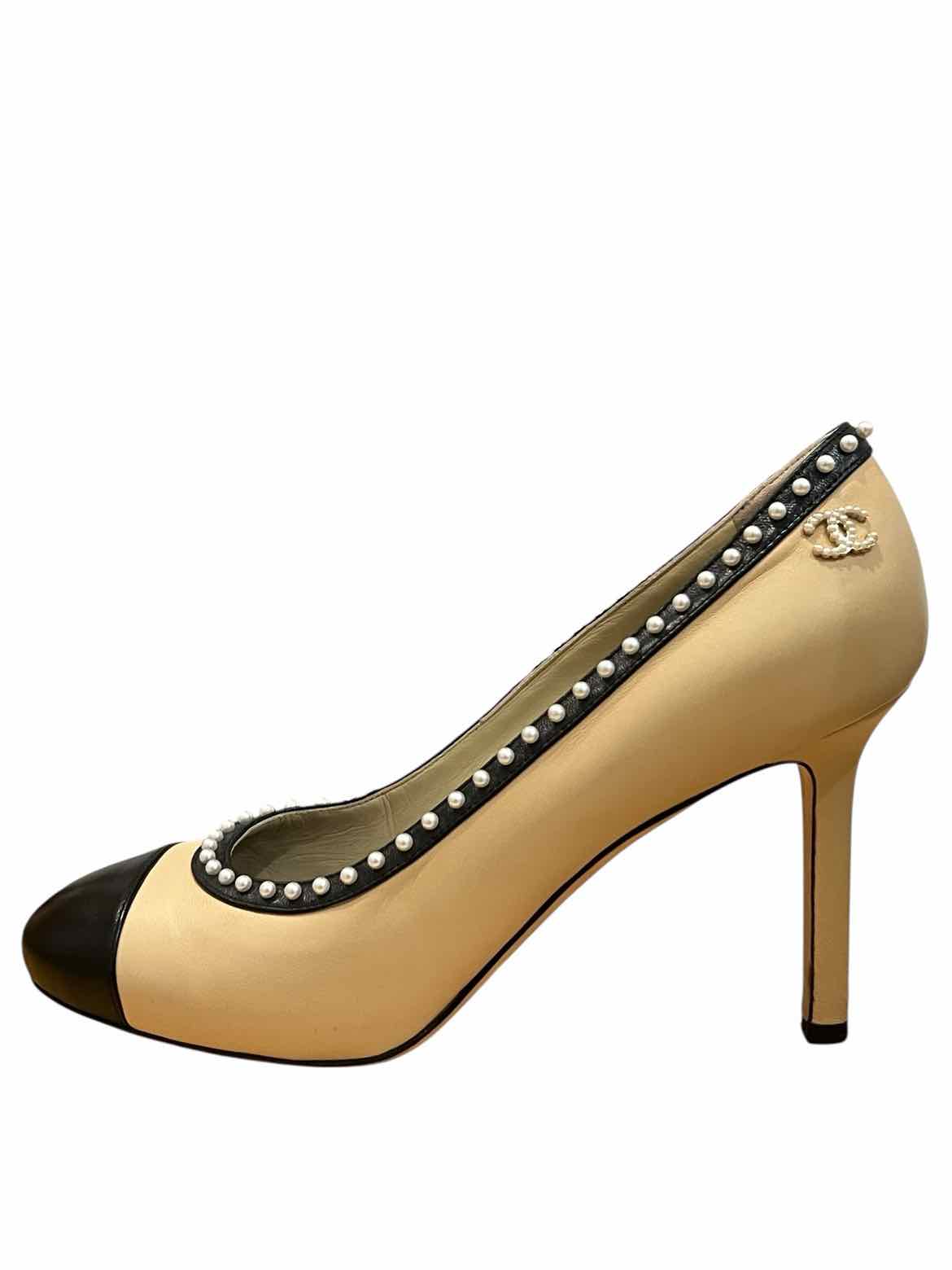 Chanel Size 38 tan/black Shoes