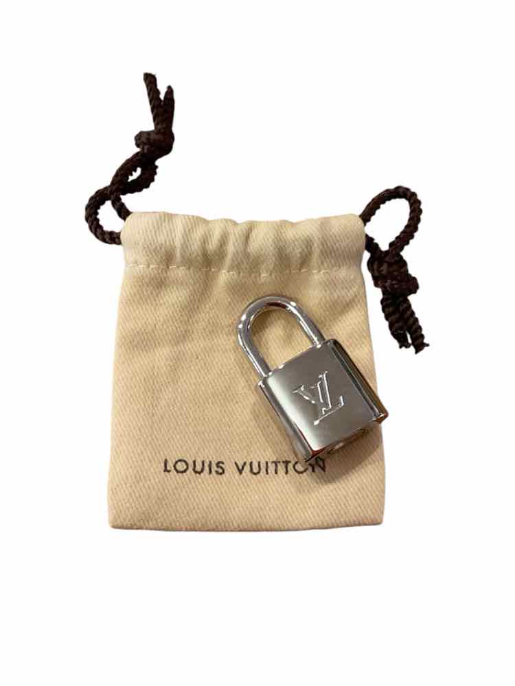 LOUIS VUITTON Size PM black/silver Purse