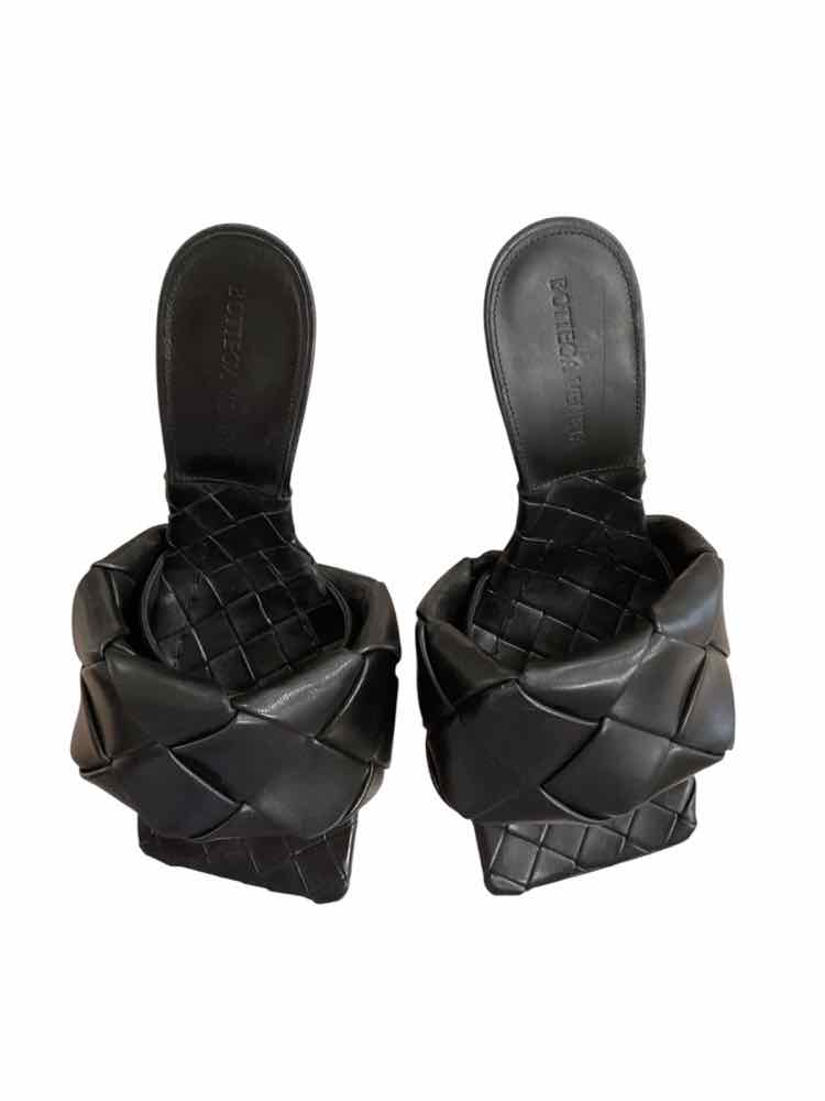 Bottega Veneta Size 36.5 Black Shoes
