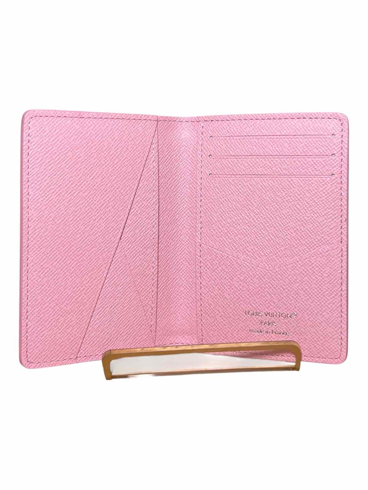 LOUIS VUITTON Size Small pink/multi Wallet