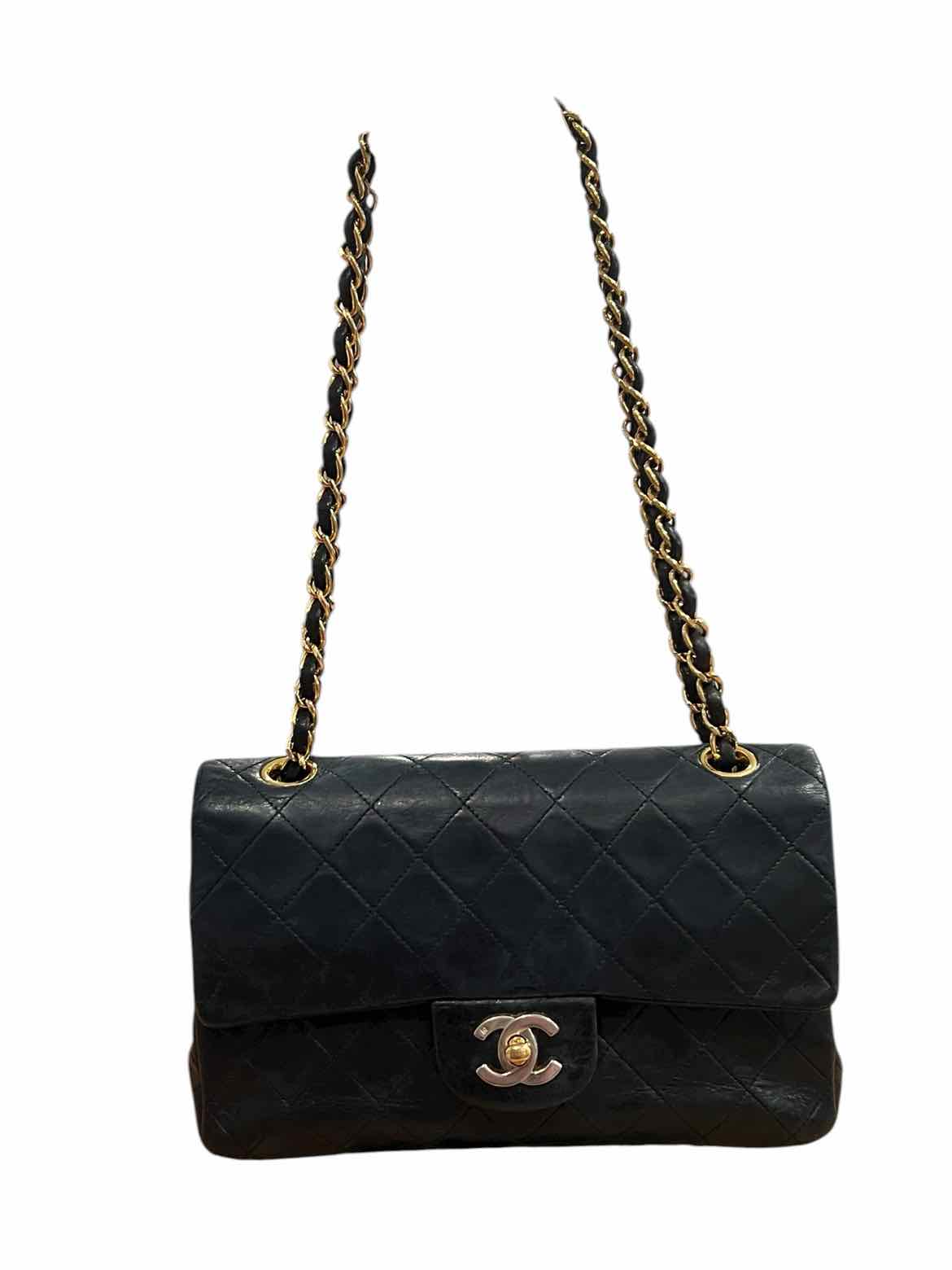 Chanel Size Small black/gold Purse