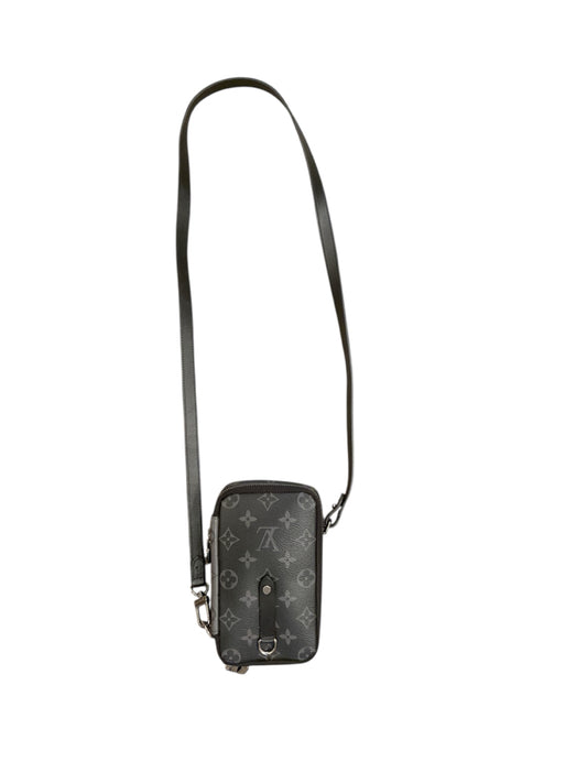 LOUIS VUITTON Size Small grey monogram eclipse Purse